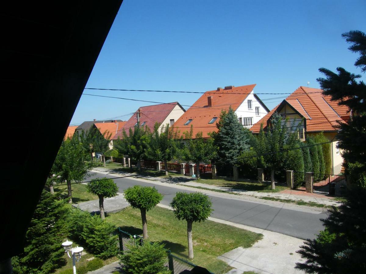 Roland Apartman Apartment Balatonlelle Exterior photo